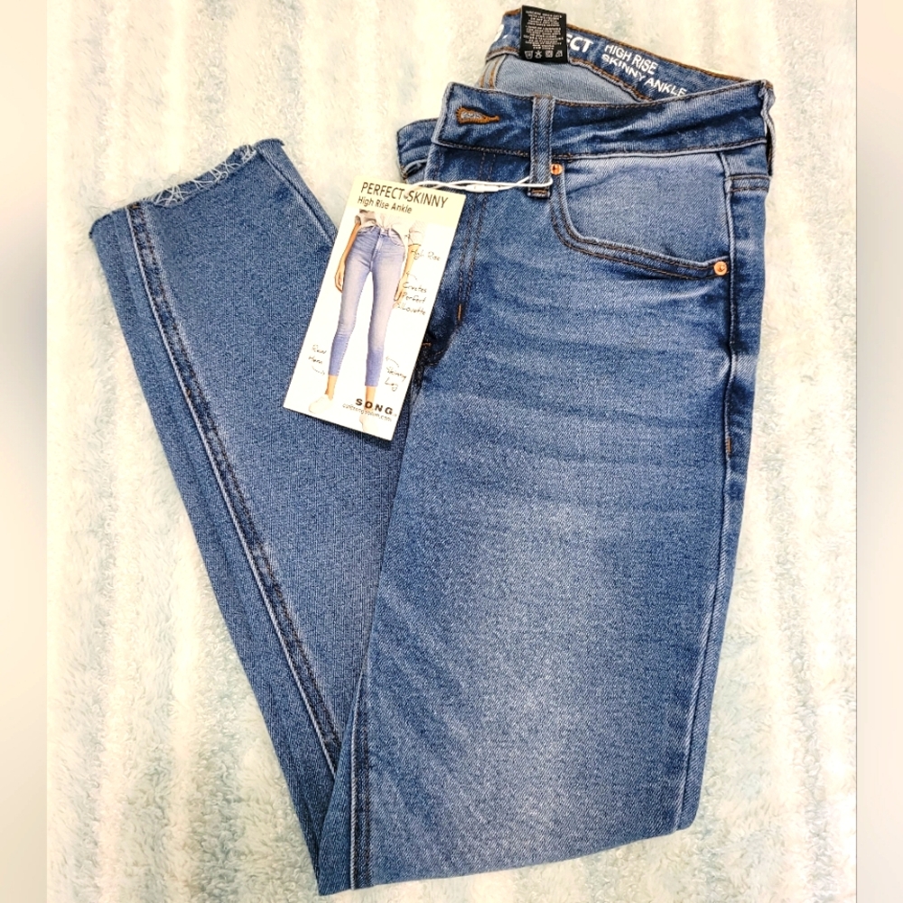 S.O.N.G PERFECT High Rise Skinny Ankle